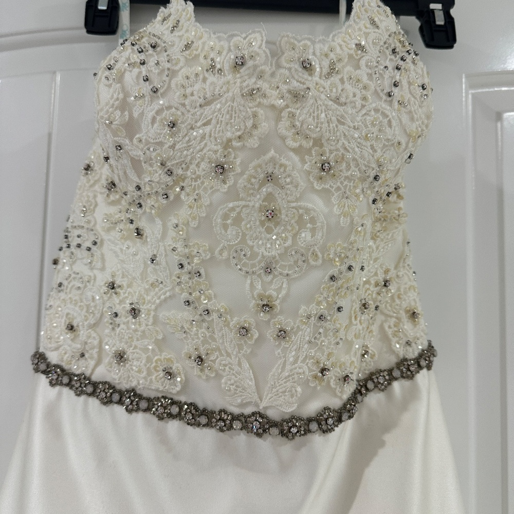 Wedding Dress by ENZOANI - Picture 5 of 16